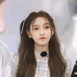 姜贞羽资料,才华横溢的歌手与演员，多面发展的青春偶像