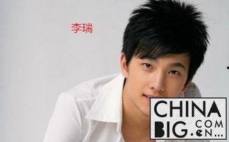 李瑞长大后的照片,从青涩少年到成熟魅力